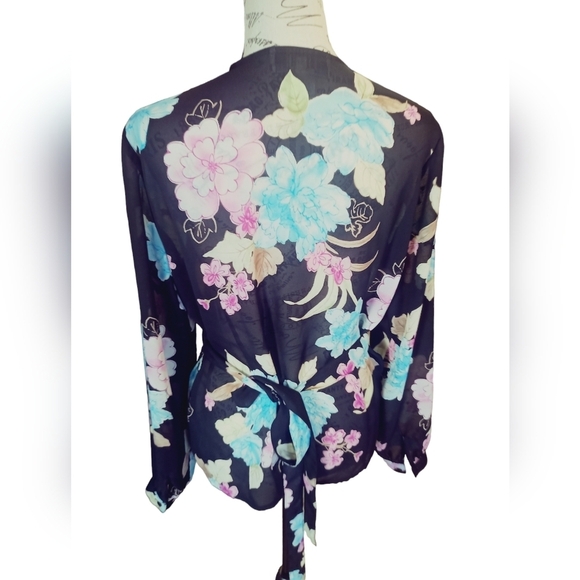 Nine and company wrap blouse - Picture 3 of 4